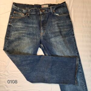 USED Wrangler Mens Size 36x30 Jeans Relaxed Boot Cut Medium Wash RN# 130273